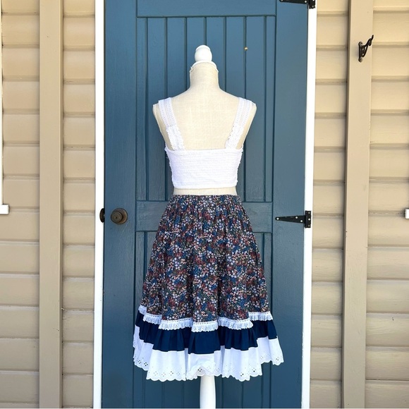 Vtg Fun & Fancy Square Dance Skirt with laces details and Pockets Women Size S - Picture 4 of 9